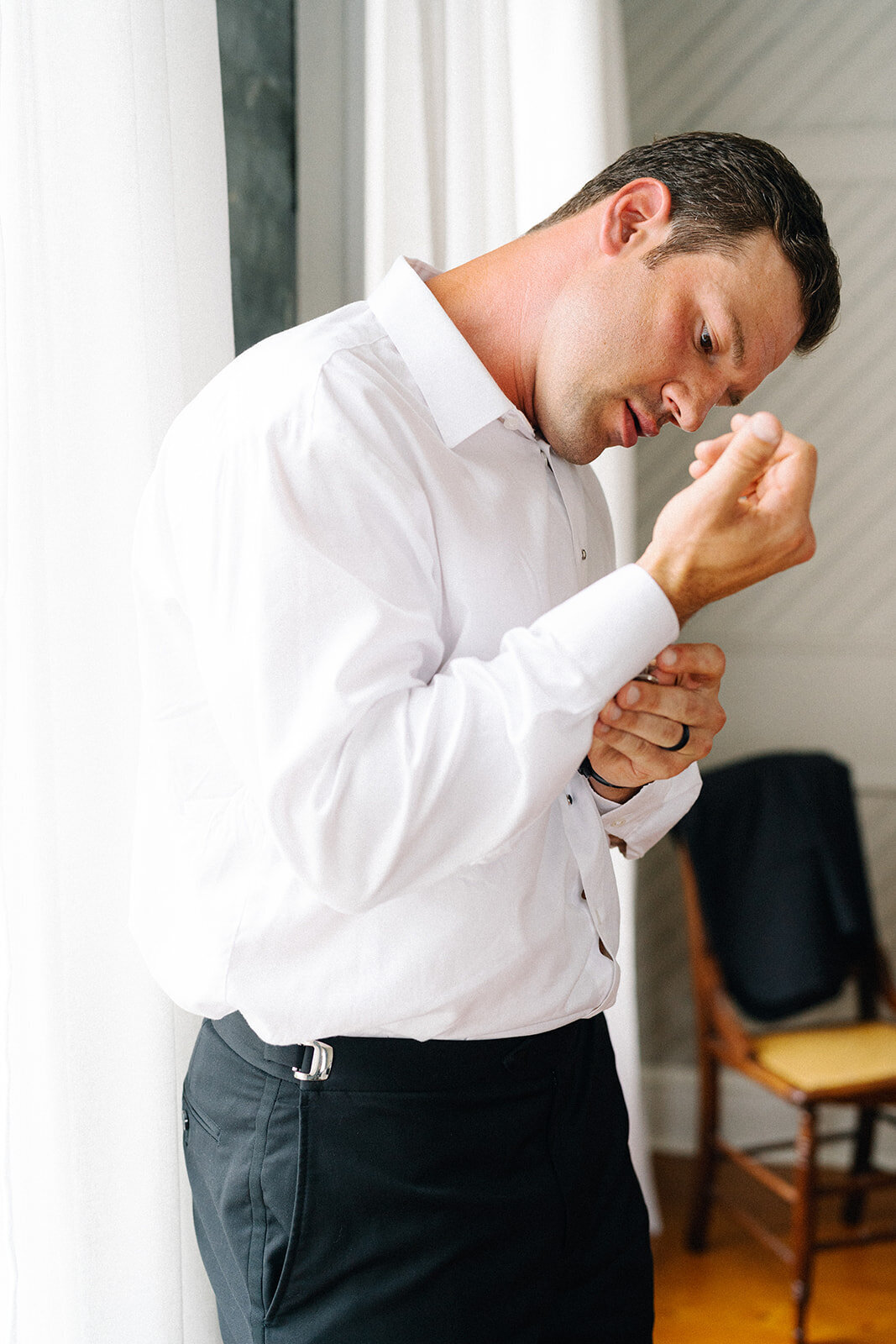 erienne-cam-wedding-guys-getting-ready-9_websize