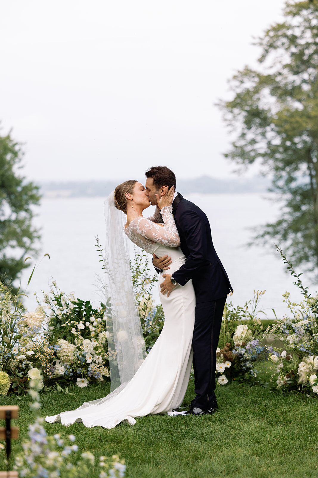 ceremony-wedding-kiss-at-glen-manor-house