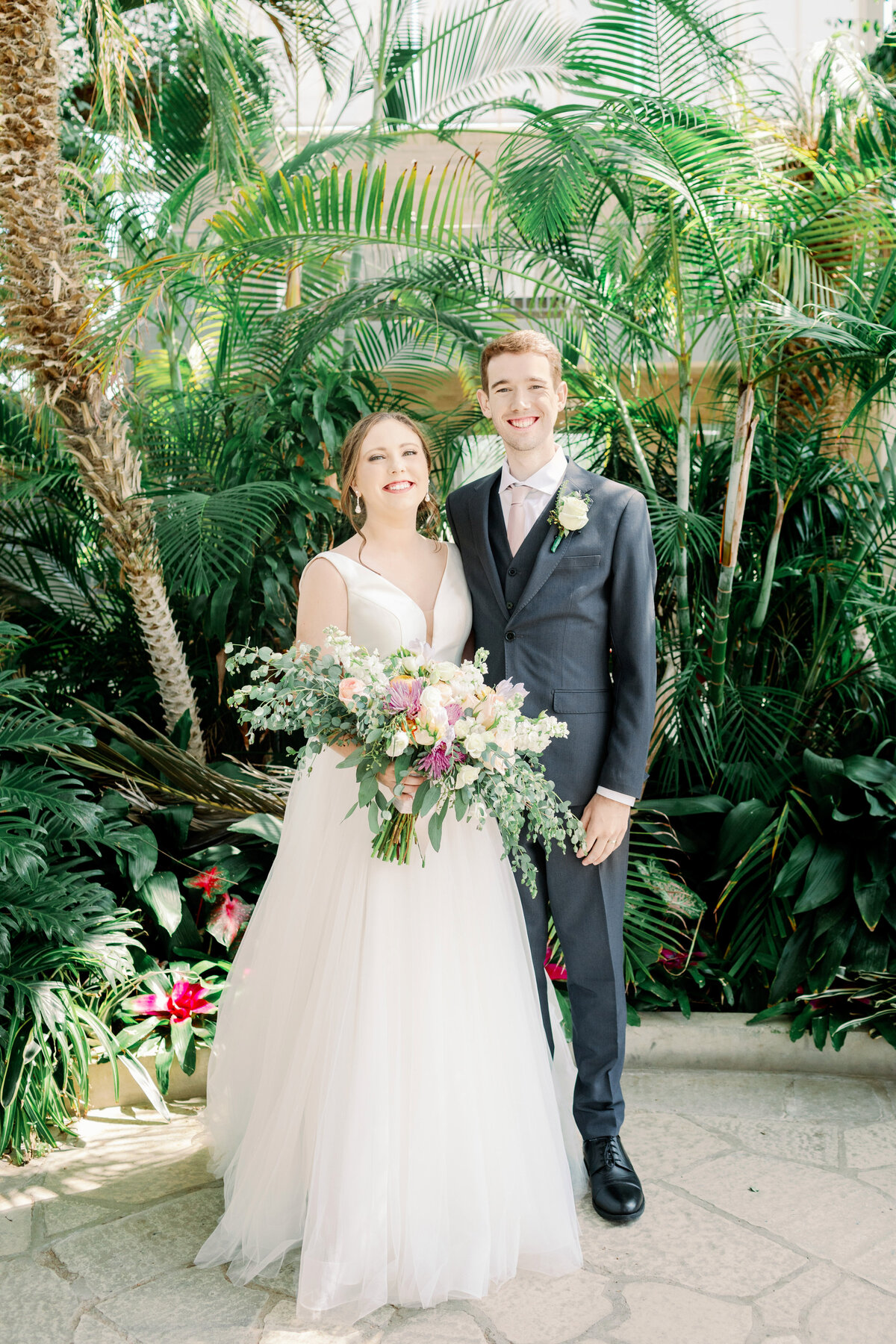 Wedding-Couple-at-Jewel-Box