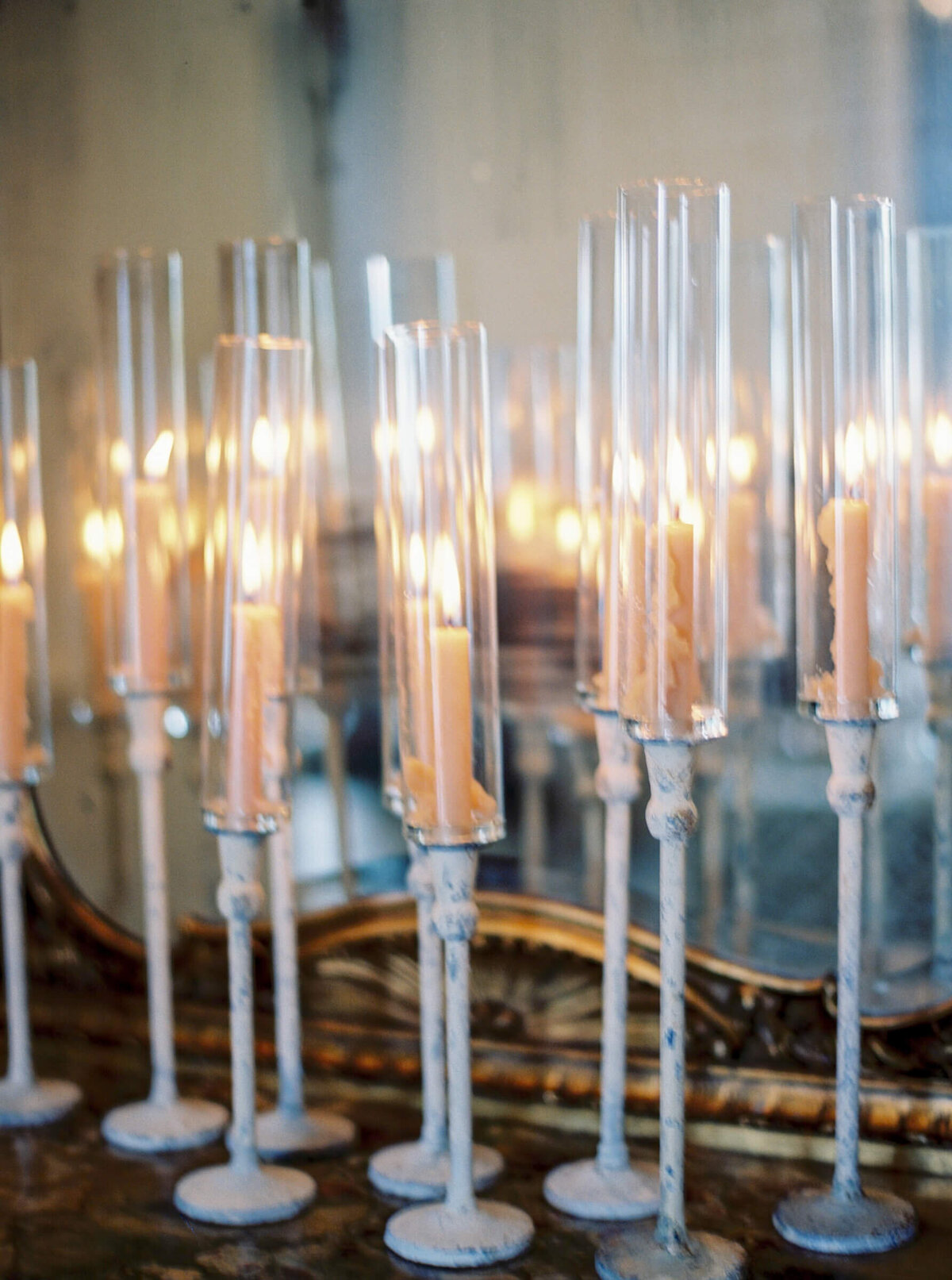 A wedding day photo of the reception cable covered in linens and candles at the wedding venue Villa Aura del Lago on Lake Como in Italy