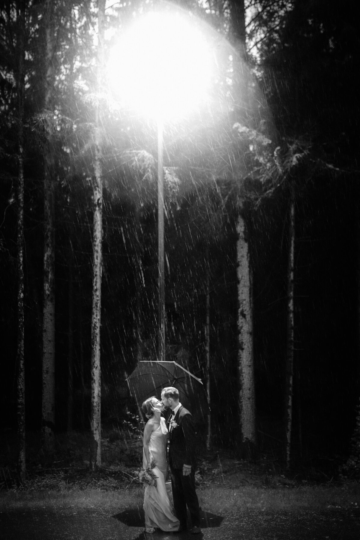 pyry-kantonen-040-kissing-in-the-rain