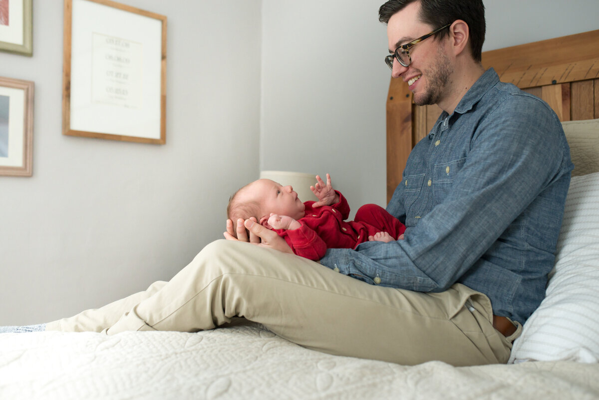 Dad and baby, syracuse new york, cuddle, lifestyle session
