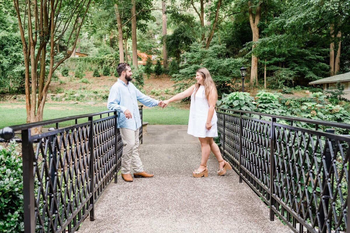 Elli-Row-Photography-CatorWoolford-Gardens-Engagement_3105