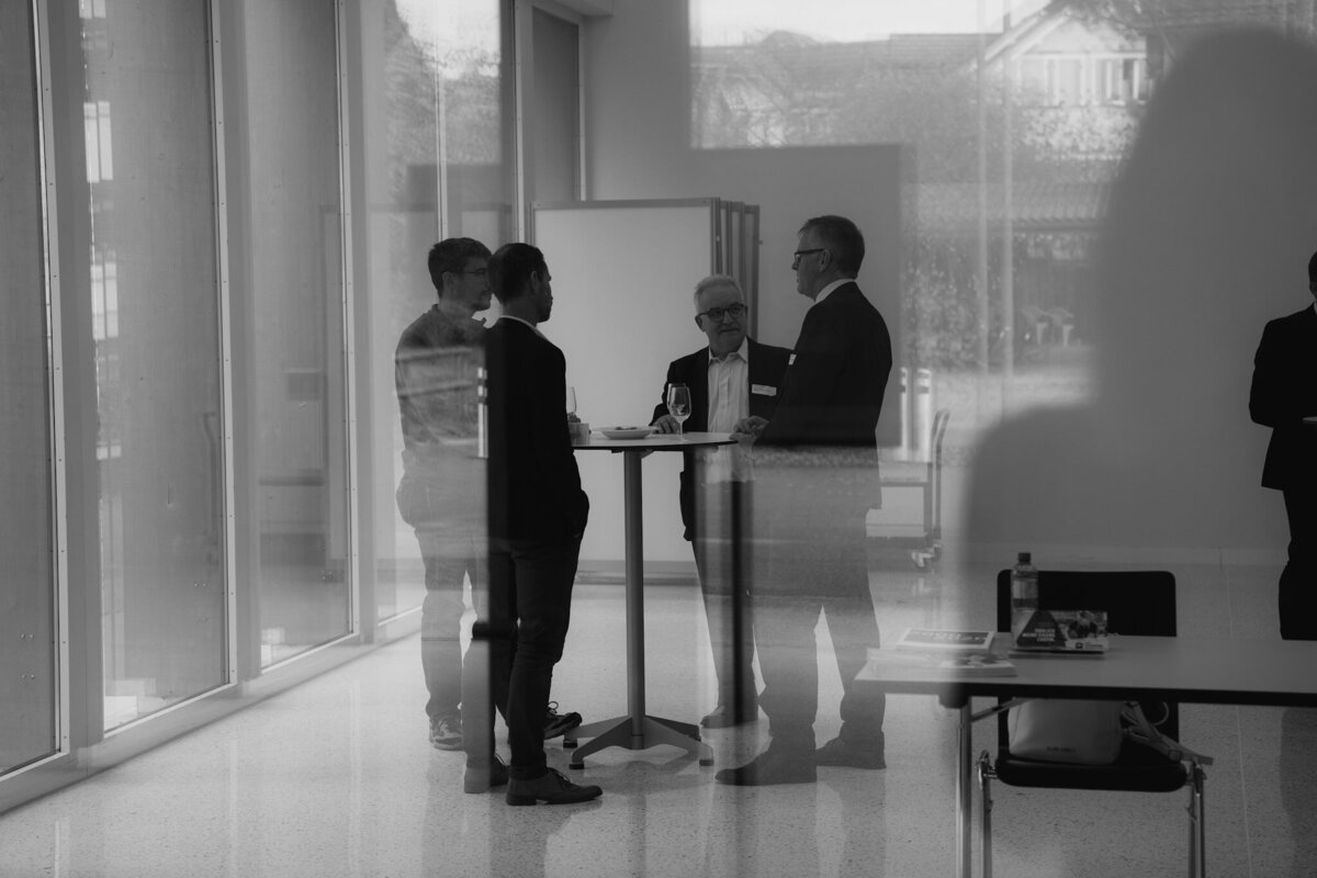meralunastudio-werbeagentur-schweiz-zuerich-portfolio-jungunternehmerzentrum-flawil-martini-forum-2021 (2)