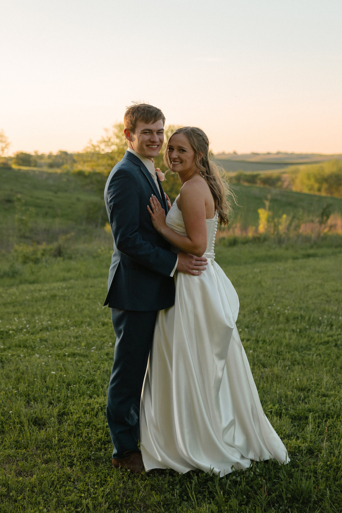 Sydney and Brant's Rustic Midwest Wedding Photography-711