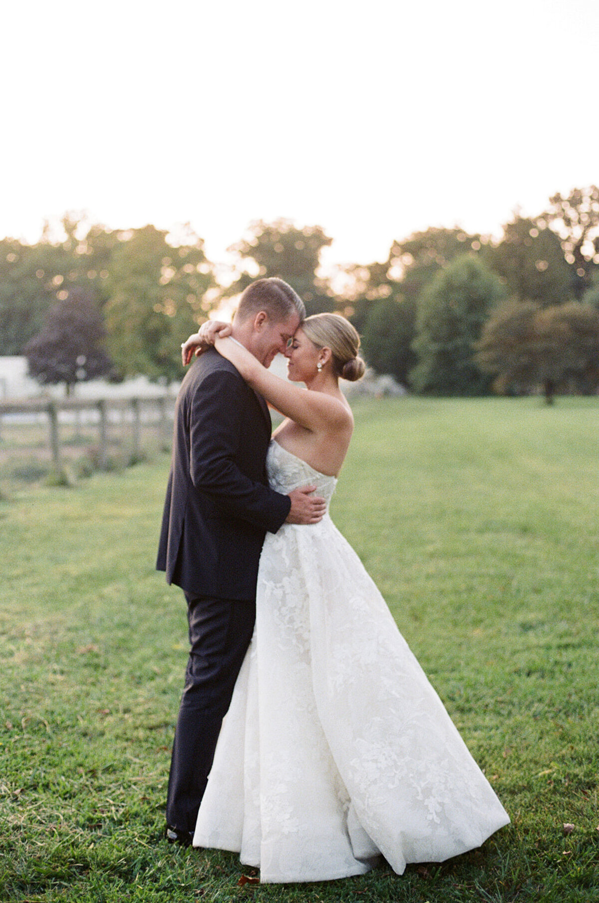 Grace-Brown-Photography-Bellevue-Hall-Tented-Wedding_073