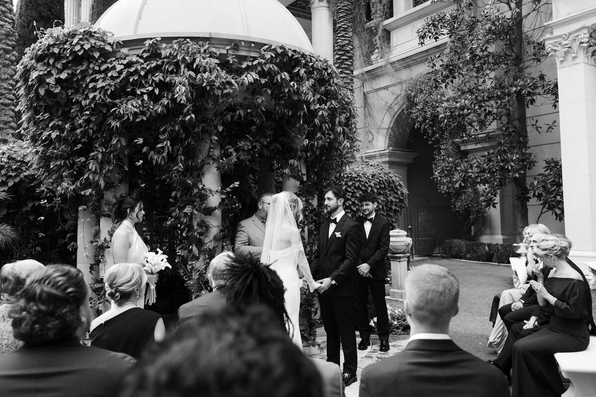 21_riskyexposure_maddie-noah_las-vegas-elopement-photography