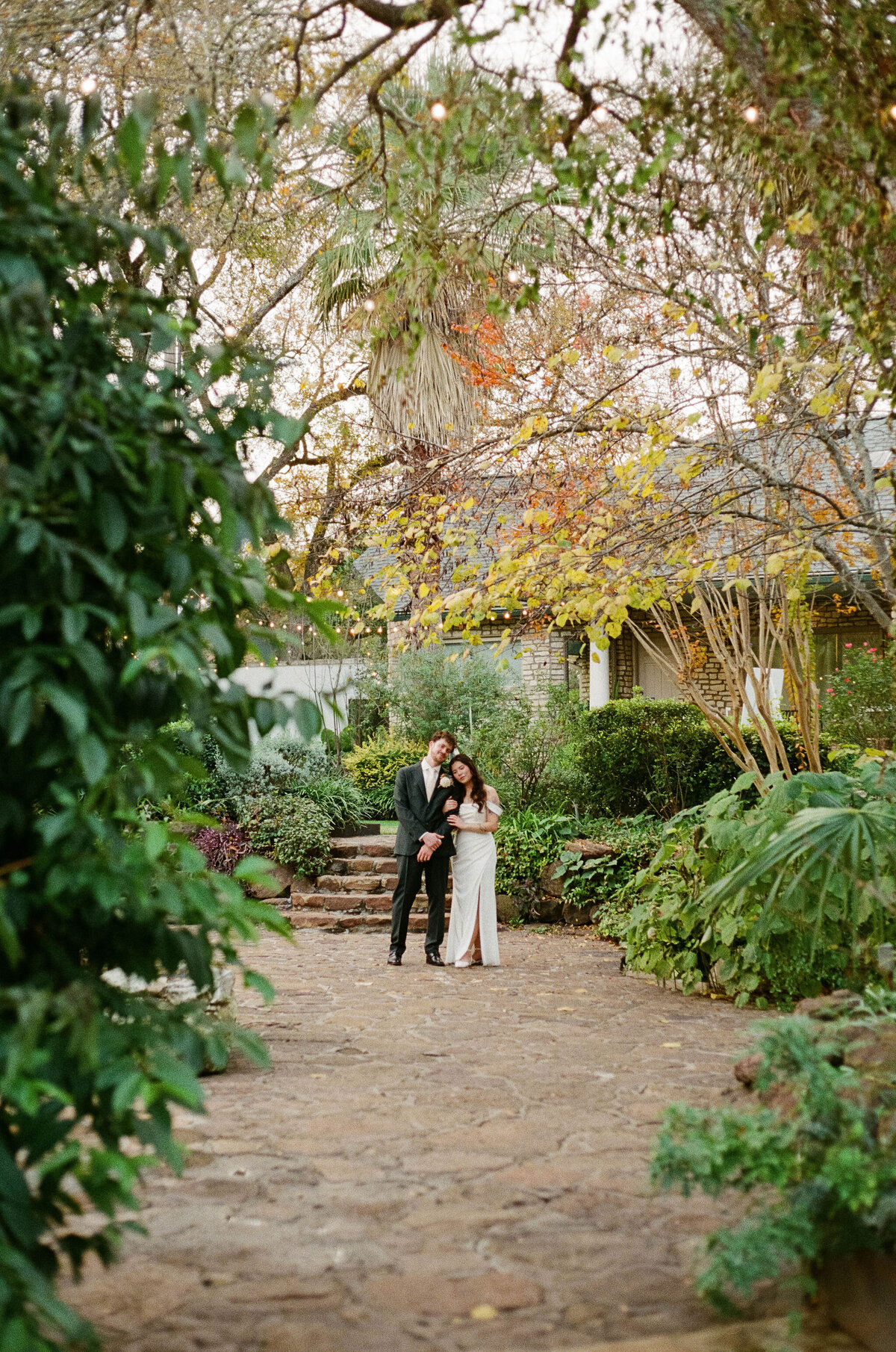 Lindsey&AlexWeddingPhotos_Film_AustinWeddingPhotographer_HereafterFilms_-75