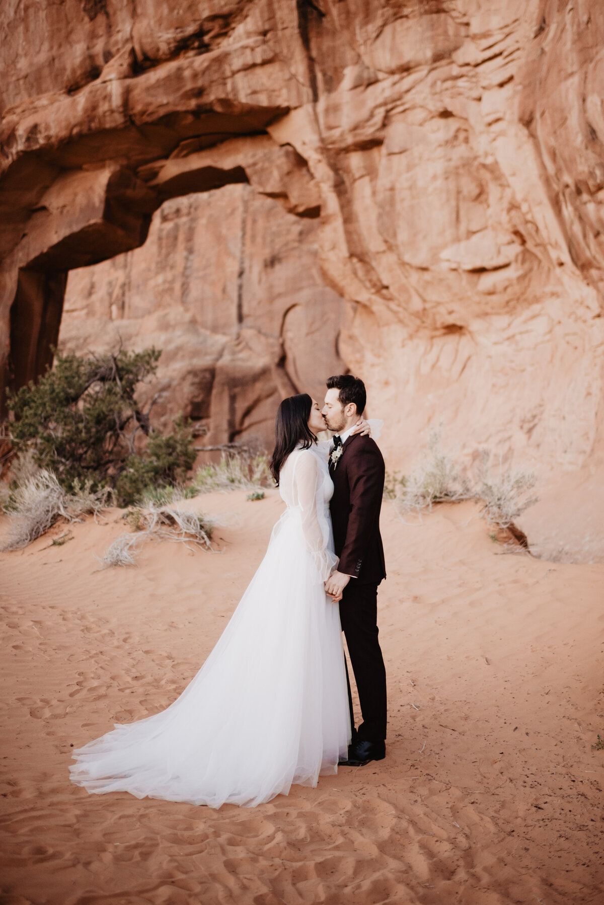 Utah elopement photographer captures couple kissing in Arches National Park