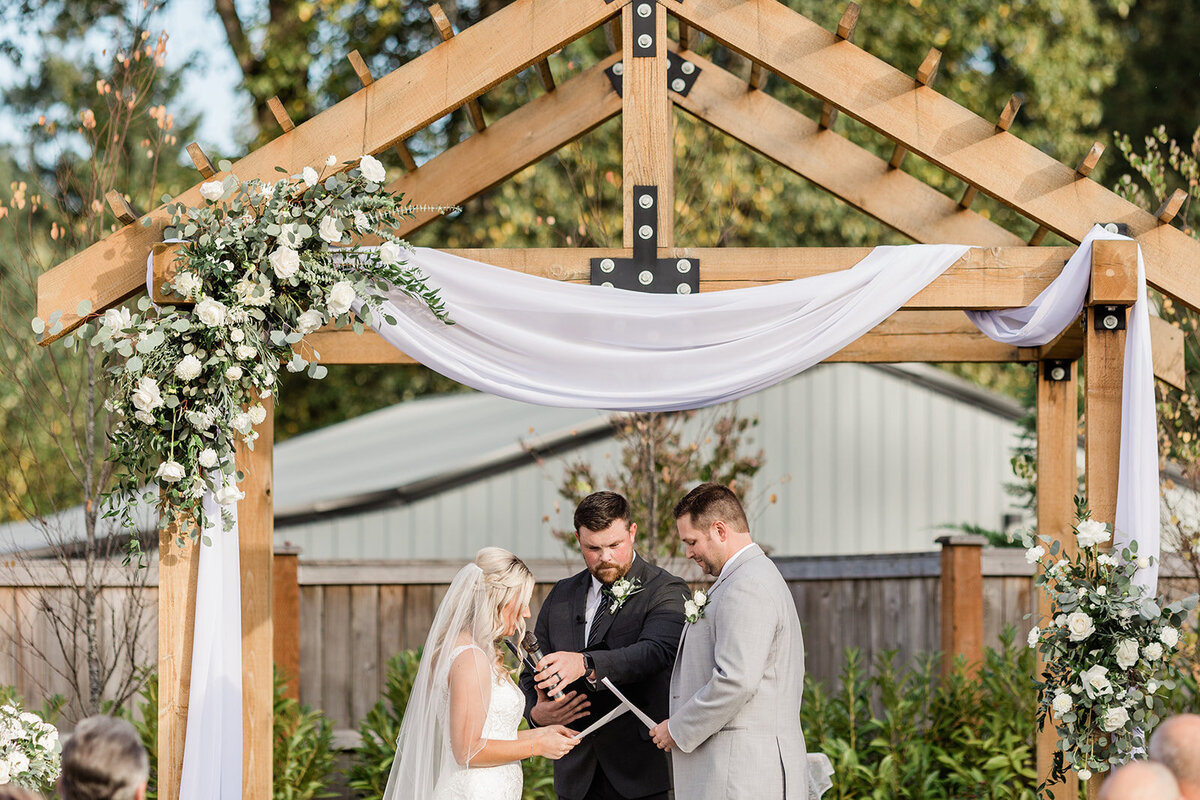 Wedding Photos at Liljebeck farms venue outdoor ceremony space