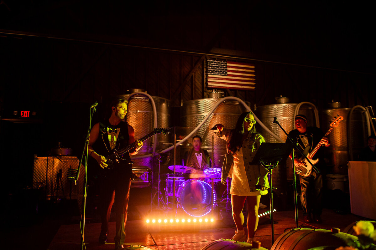 The Tonic Connecticut cover band performing live with female vocalist and electric guitar