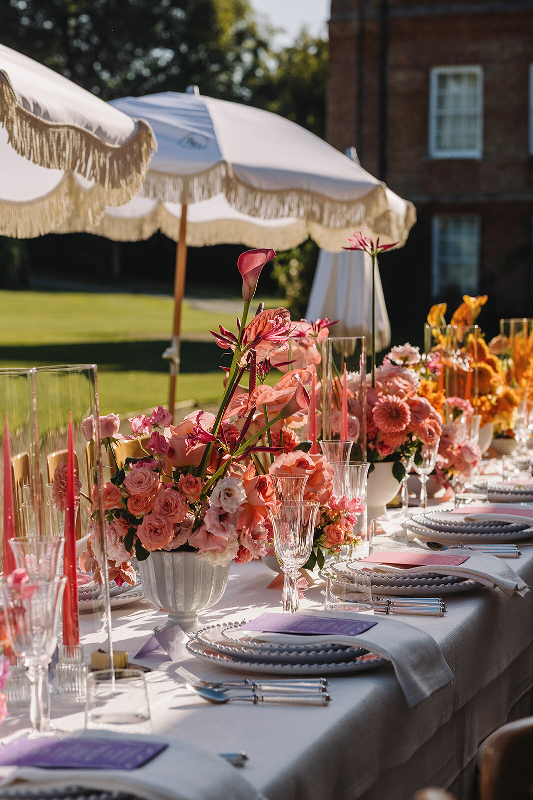 colour-block-wedding-table-flowers-outdoor-reception