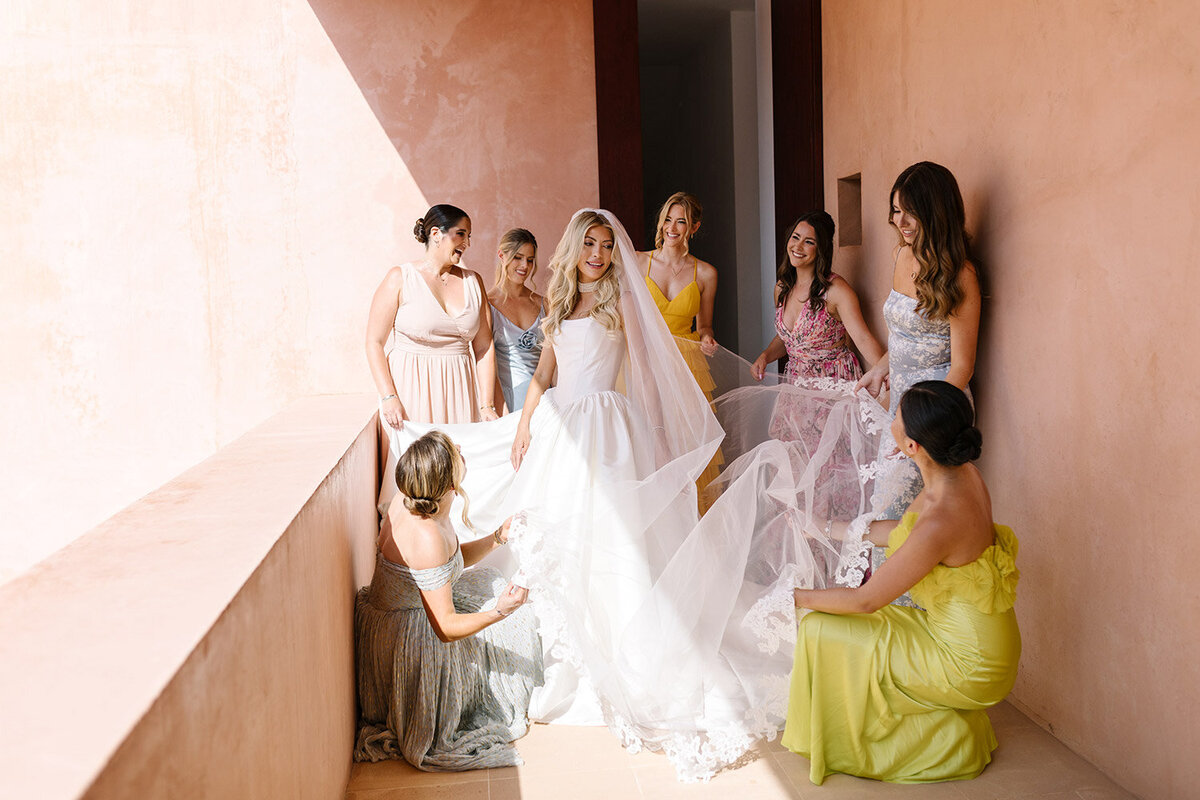 bride getting ready at neuendorf house