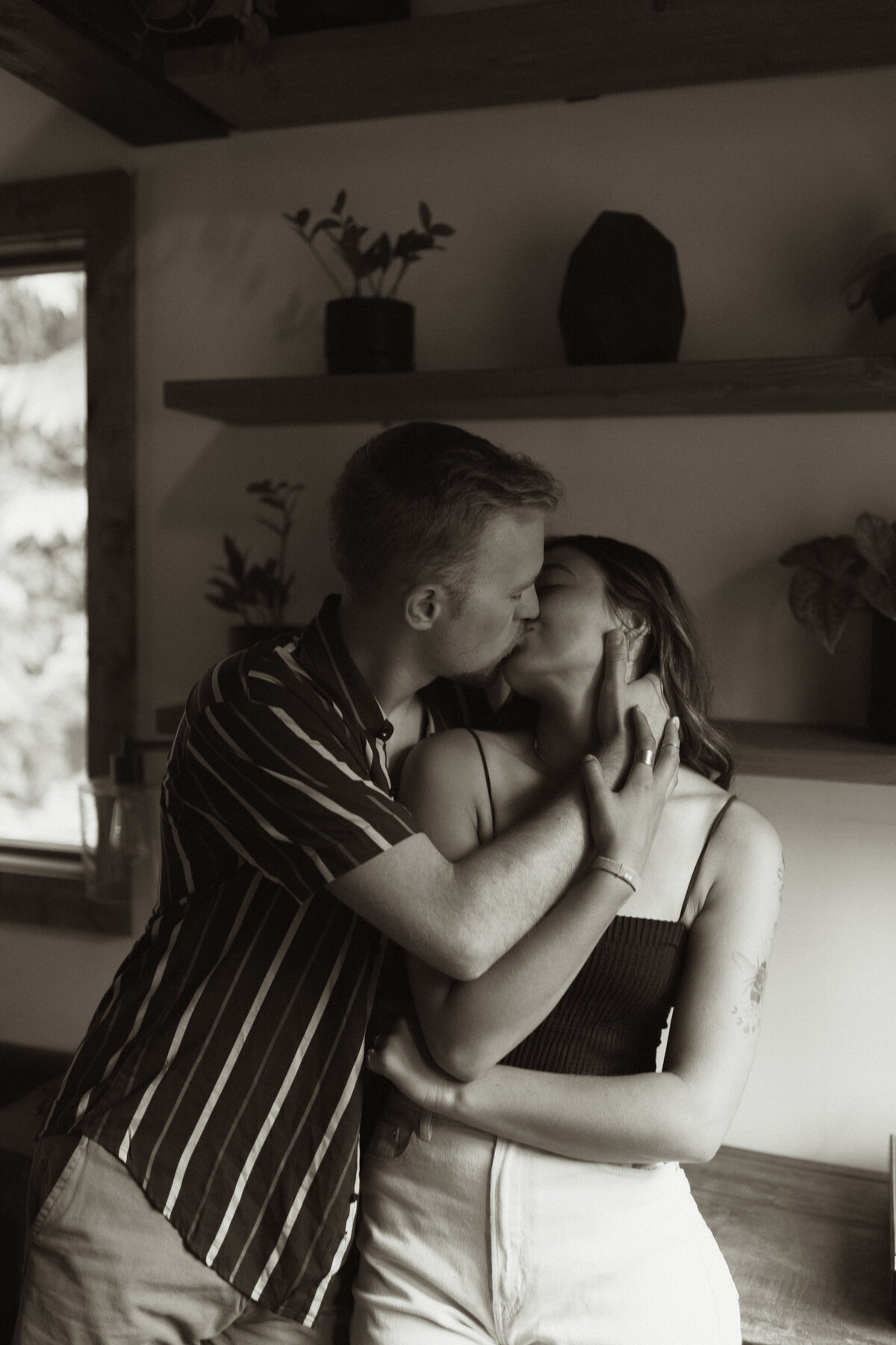 casualcouplesinhomesessionkansascityphotographer-64