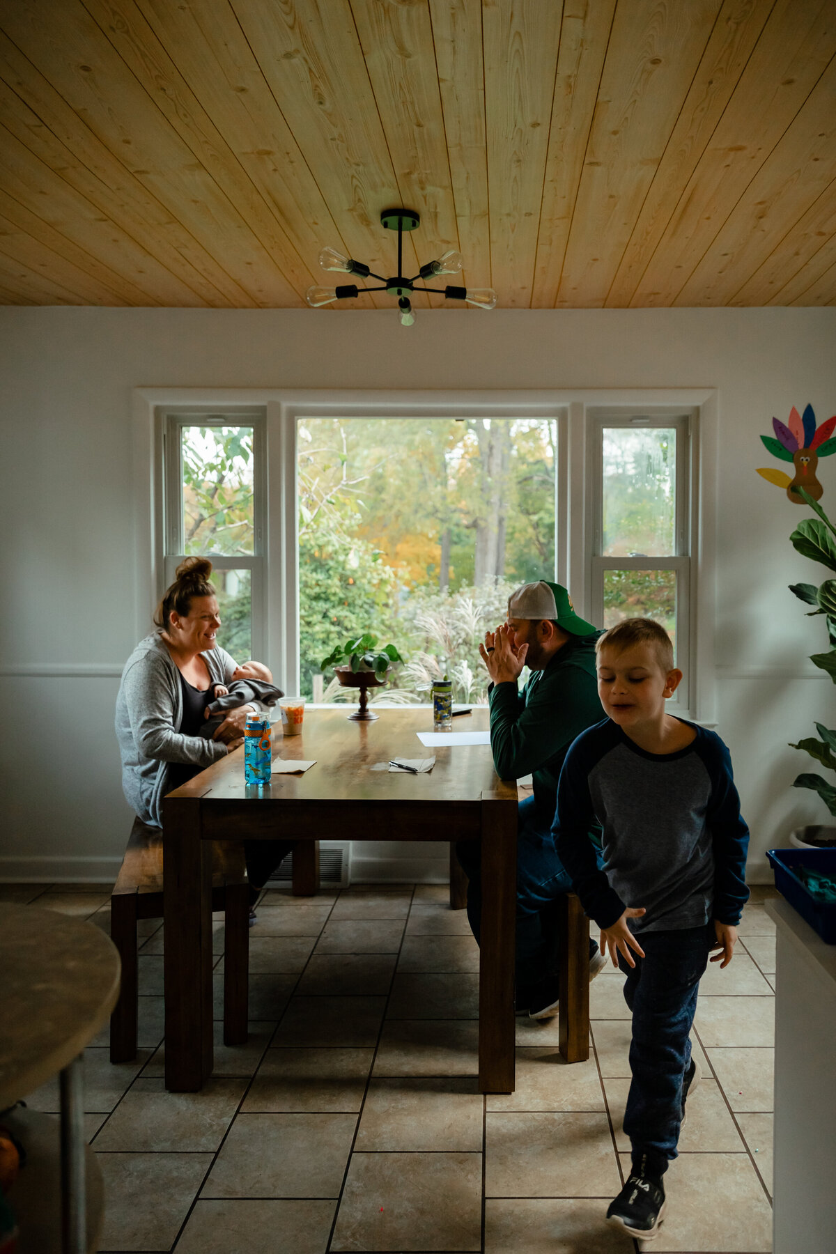 parents-eating-doughnuts