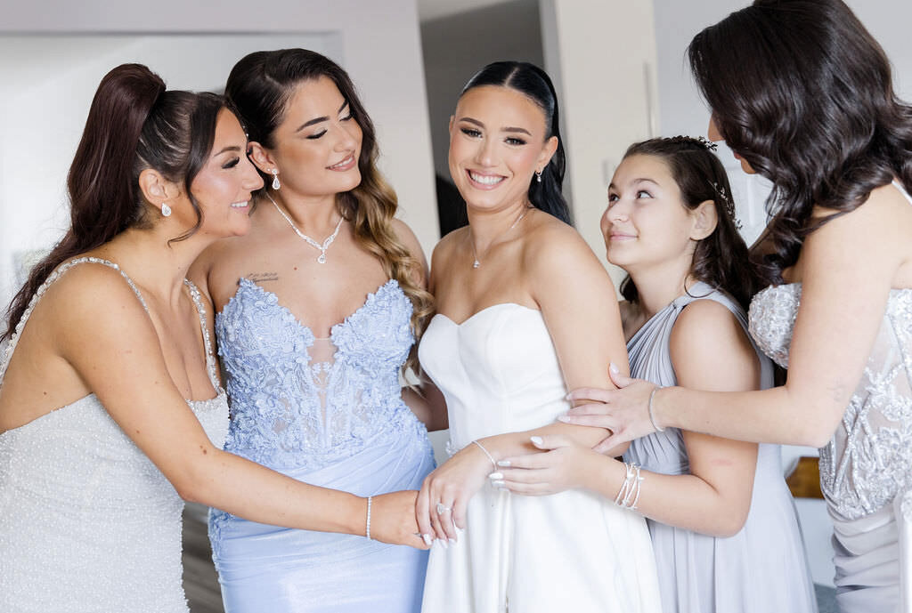 Bride's getting ready portrait | Toronto luxury wedding photographer | Montreal high end wedding photographer