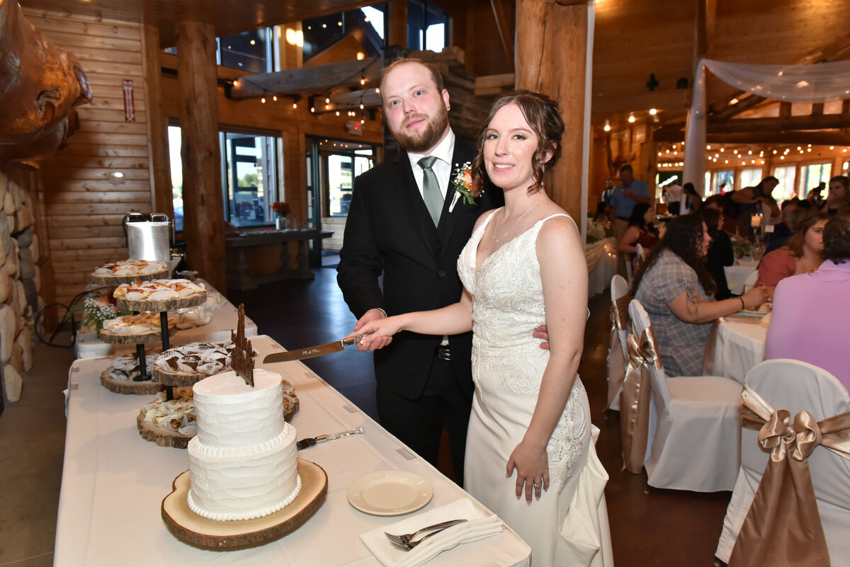 4377-Wedding at The Grands at Mulligans in Sartell Minnesota- Wedding Photographer Nicole Hollenkamp