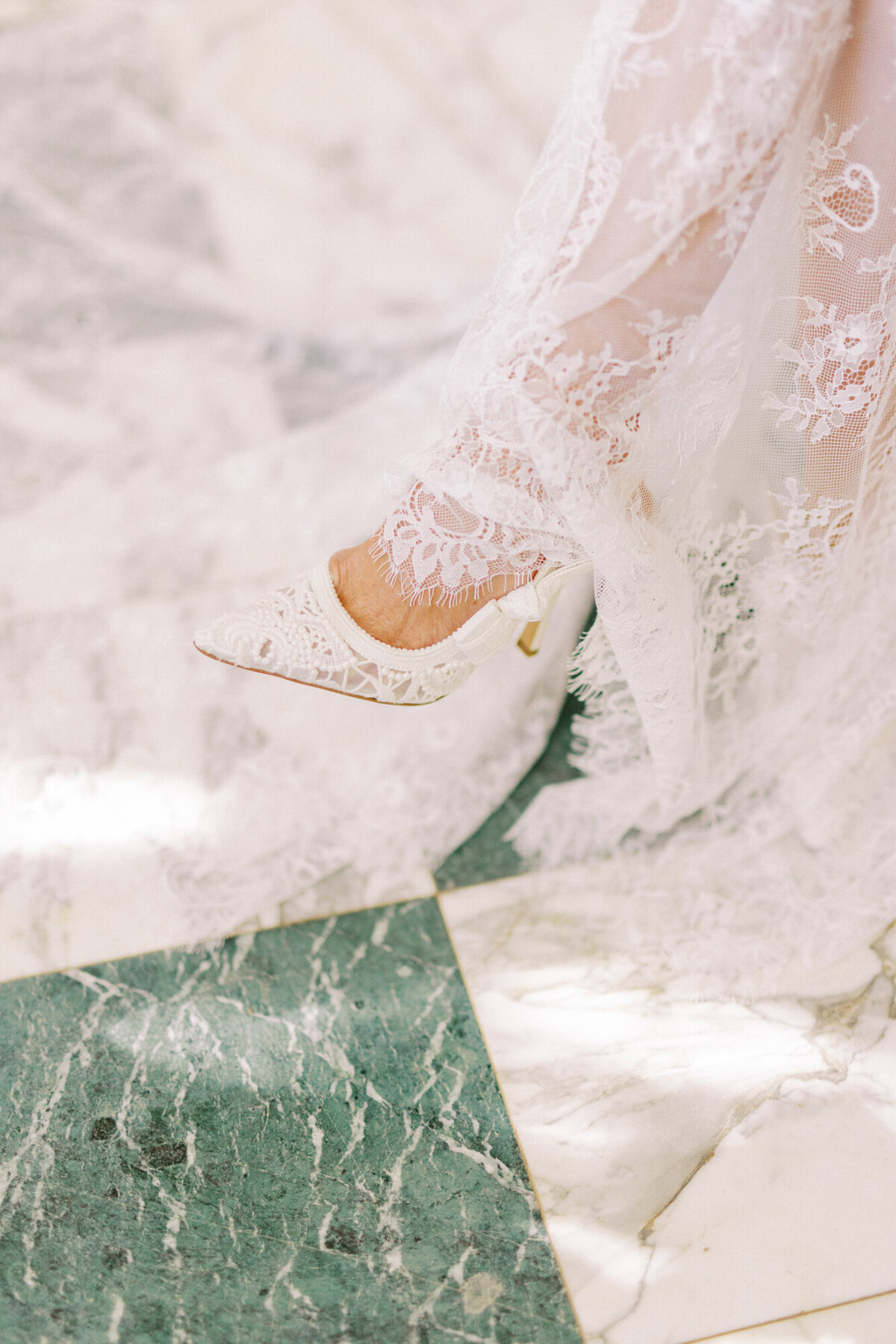 Maïlys Fortune Photography Husband Wife Wedding Weddings Photography France Switzerland Italy Timeless Dreamy Imagery Bilingual French English Destination Weddings Destination Wedding Provence French Riviera Paris Lake Como Tuscany26