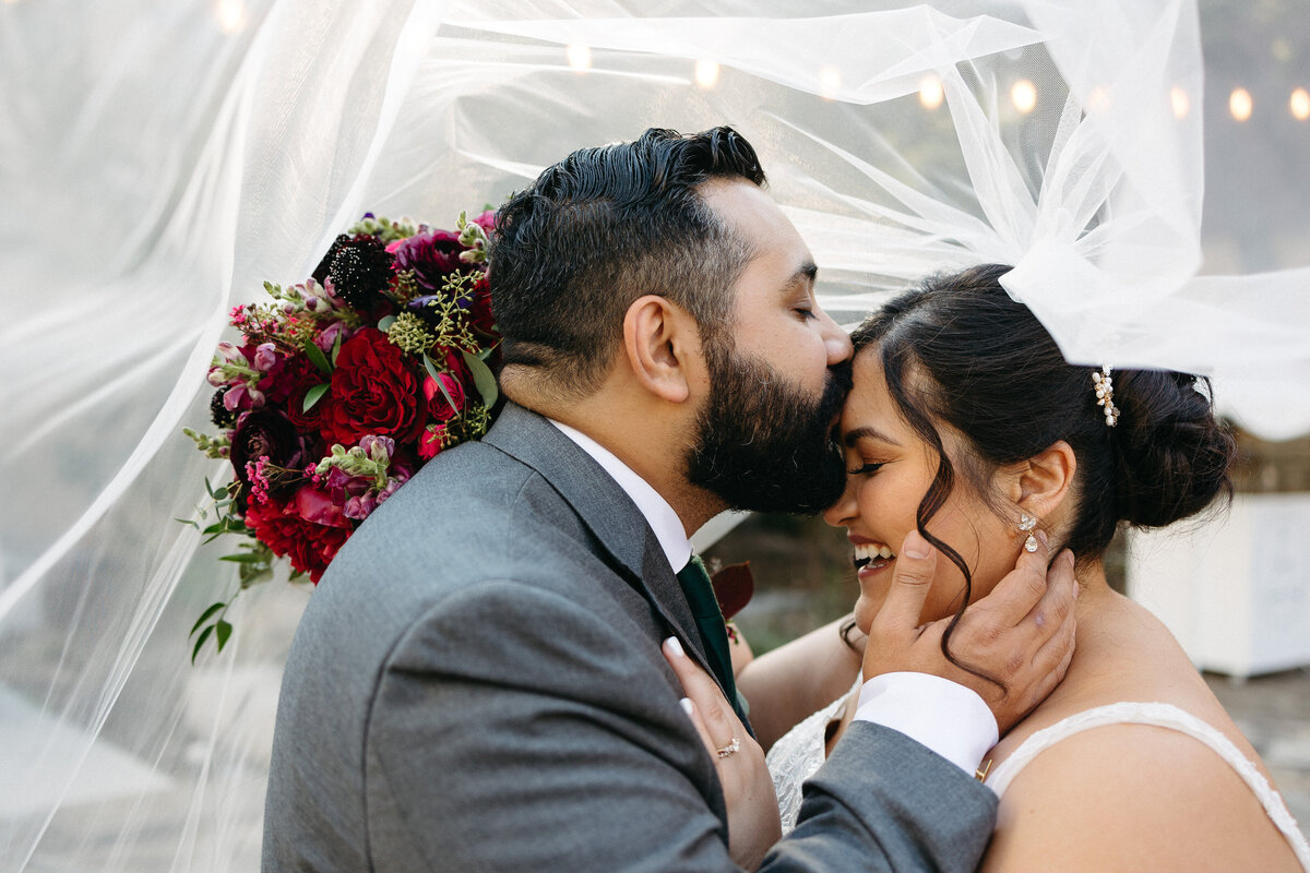 Bold-vibrant-downtown-san-antonio-wedding-by-leah-thomason-12