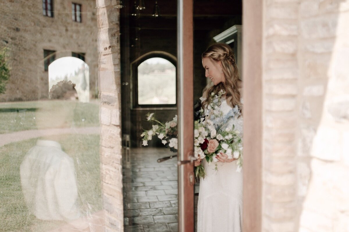 012_Tuscany_Destination_Wedding_Photographer-32_A tuscany wedding in the Chianti hills captured by Flora and Grace Wedding Photography. 