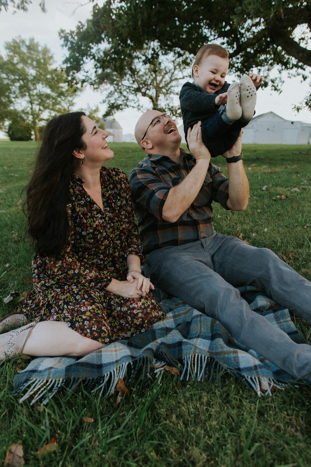 illinois-family-photos-farm-dogs-baby-13