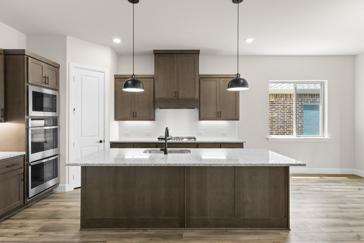 16941 Leatherflower- Kitchen-1