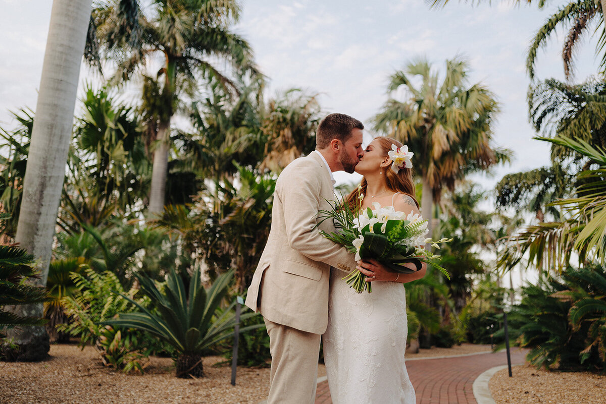 mcneile-photographer-best-places-to-elope-gizella-kopsick-park-chantilly-chic-celebrations-18