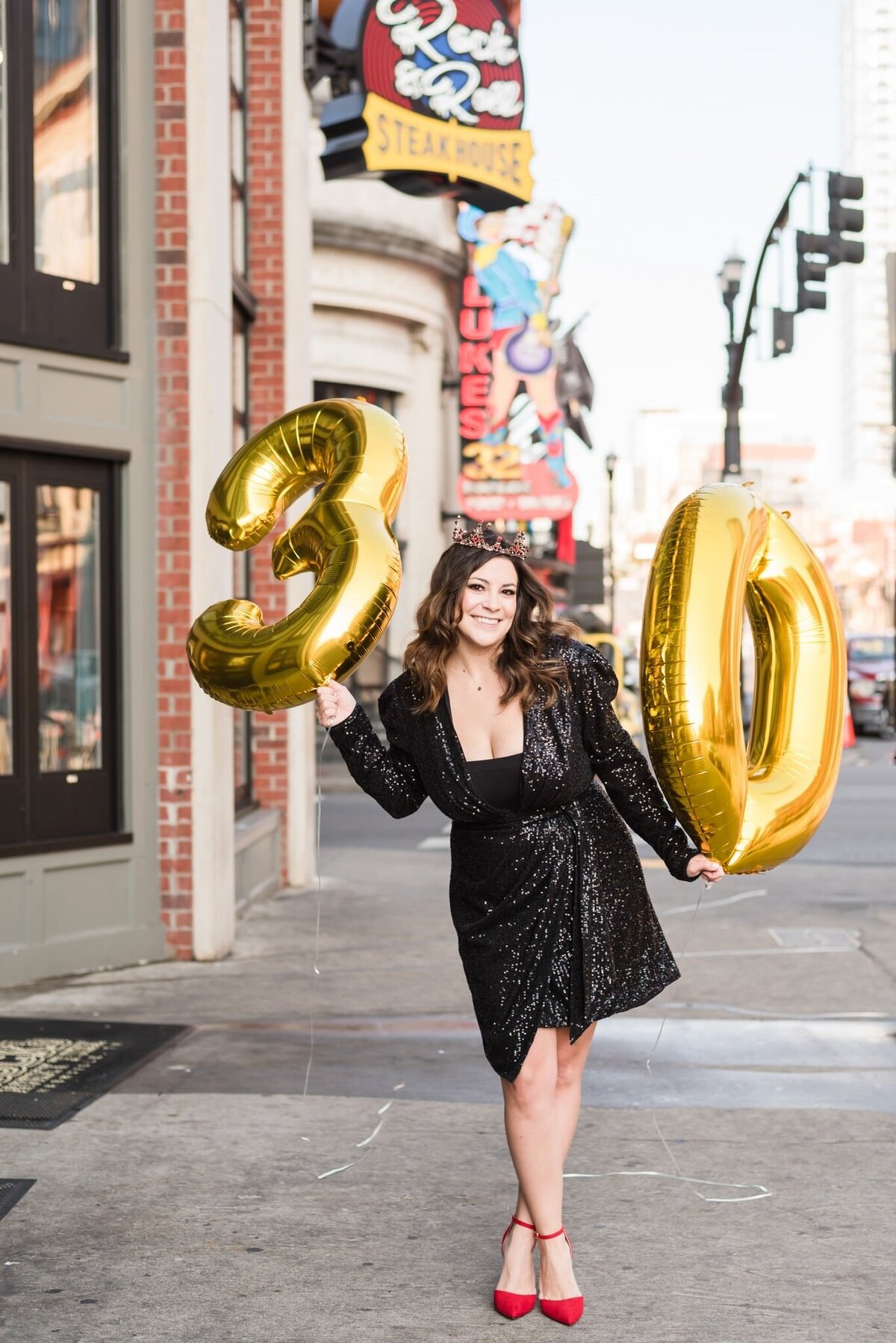 Nashville-30th-birthday-photoshoot-in-downtown-broadway