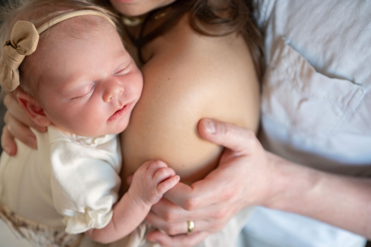 3 week old newborn girl holding dad's fingers