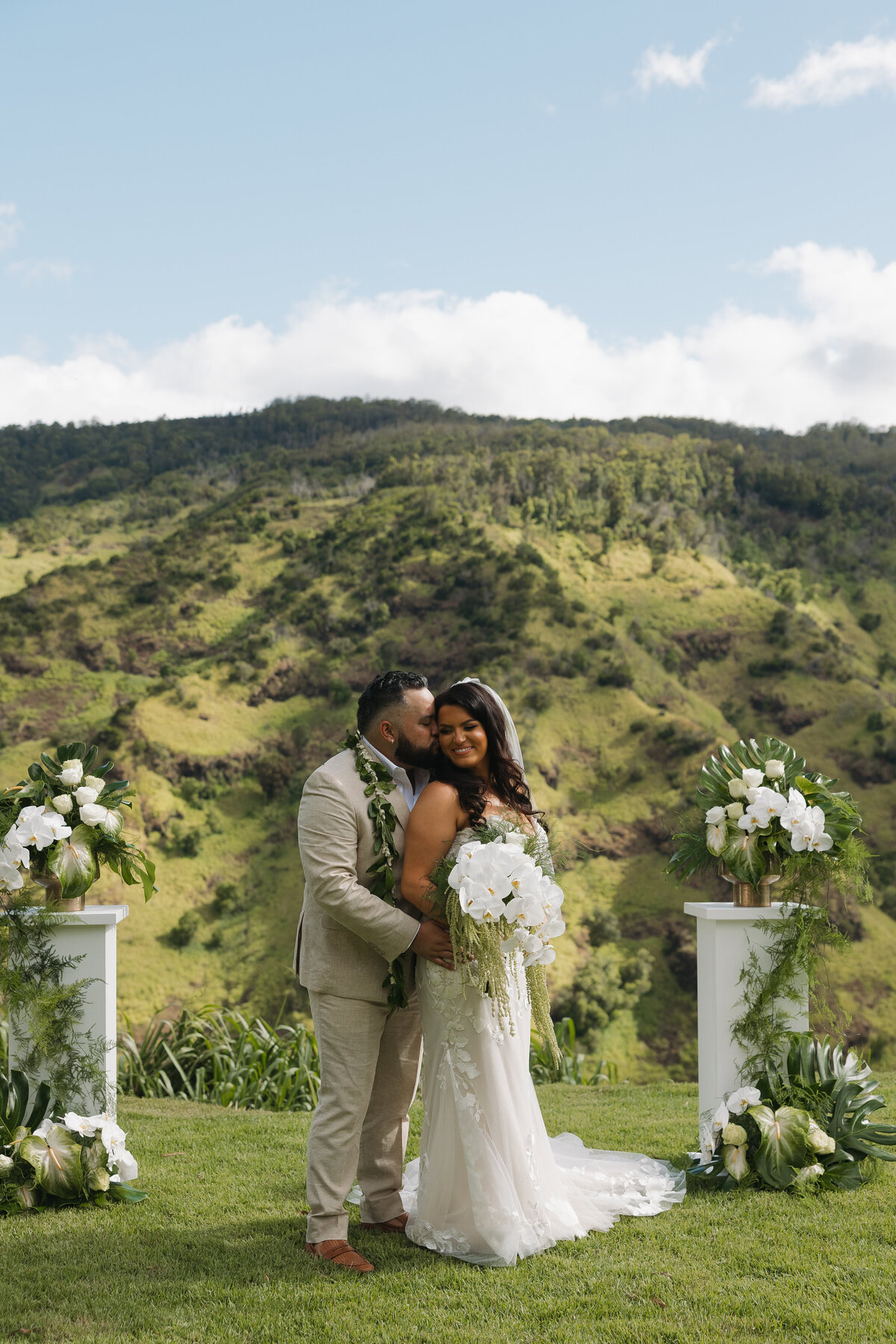 Waialua Valley Farms Wedding Venue Oahu Hawaii J+B 2024 Kendra Sutton Photography @ksuttonphoto-298