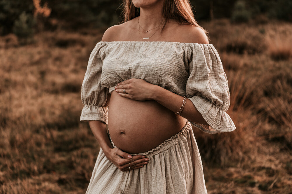 Jiscafotografie_zwangerschapsshoot_zwangerschapsfotograaf_fotograafnijmegen_fotograafgelderland_fotograafbrabant-210