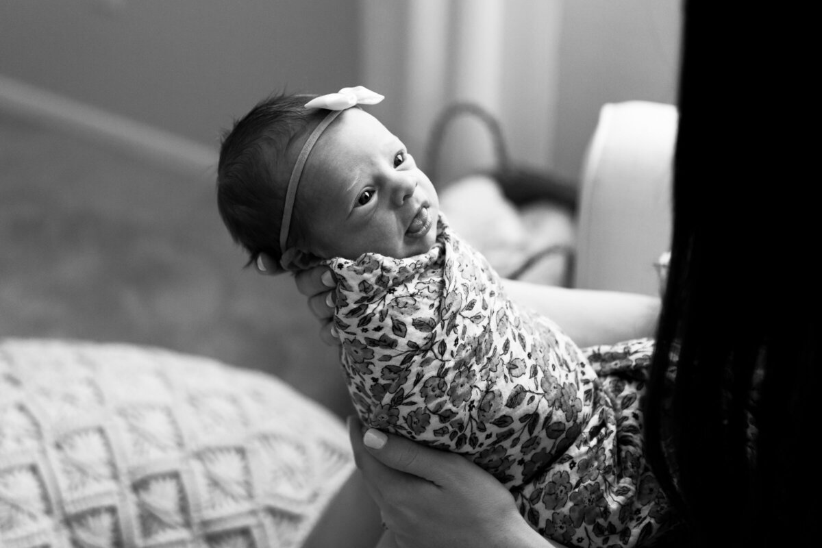 newborn baby with eyes open in lifestyle newborn photo shoot