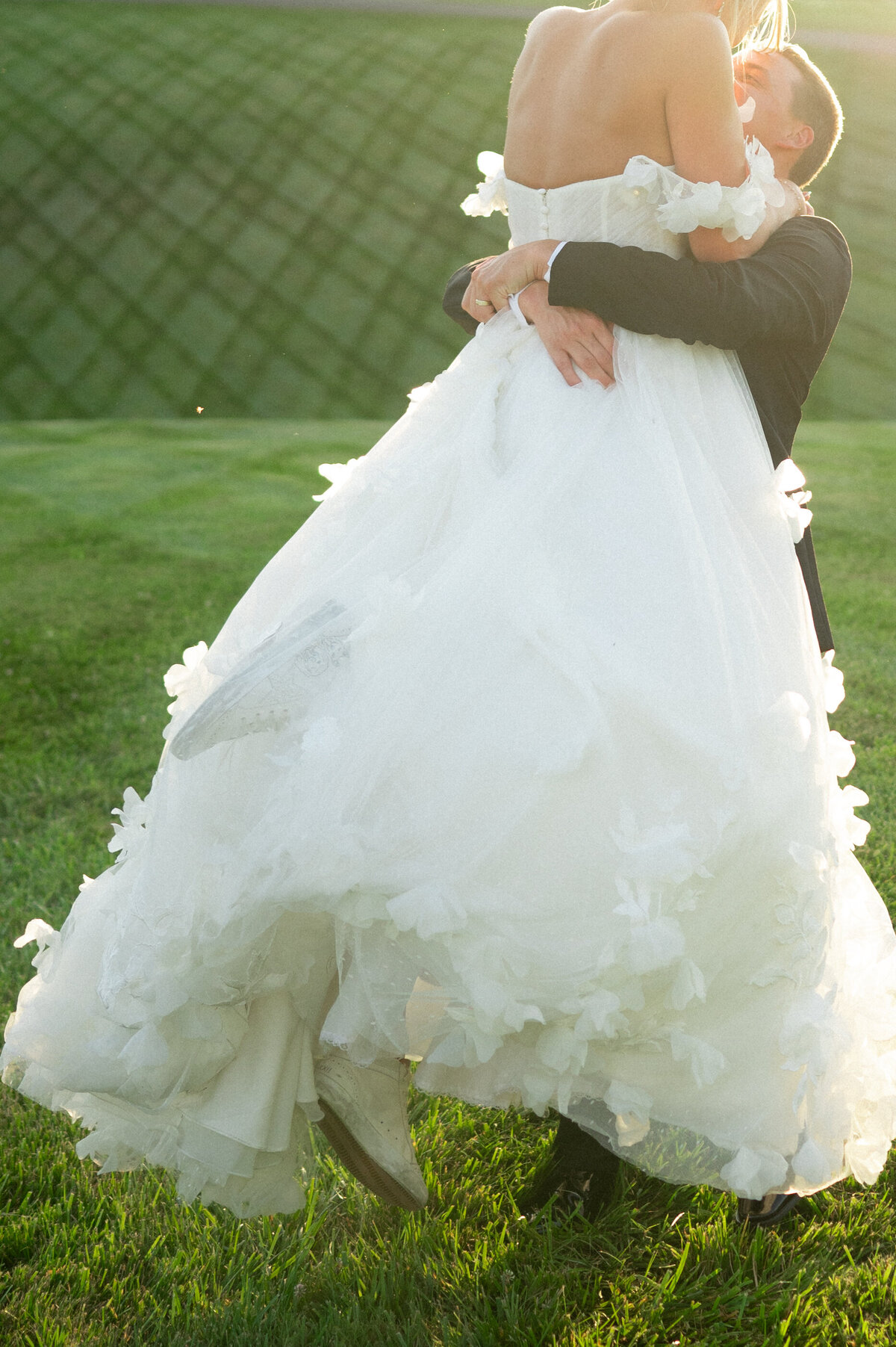 Romantic_couple_wedding_golden_hour