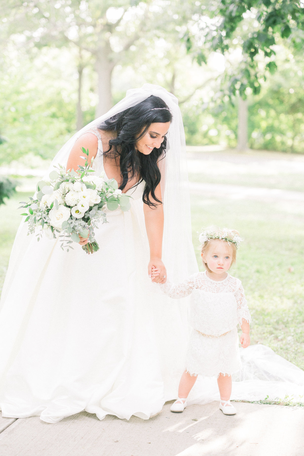 bride-with-flower-girl