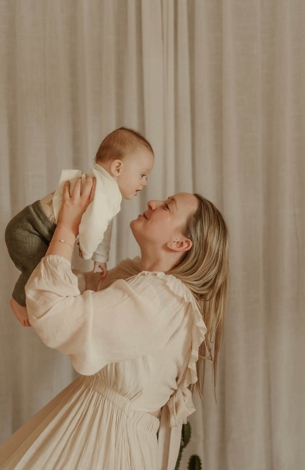 Motherhood shoot Pictured by Valerie Waasland 1