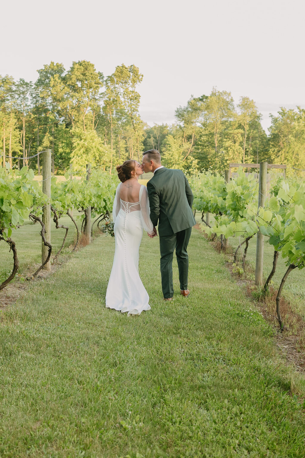Michigan-Vineyard-Wedding (44)