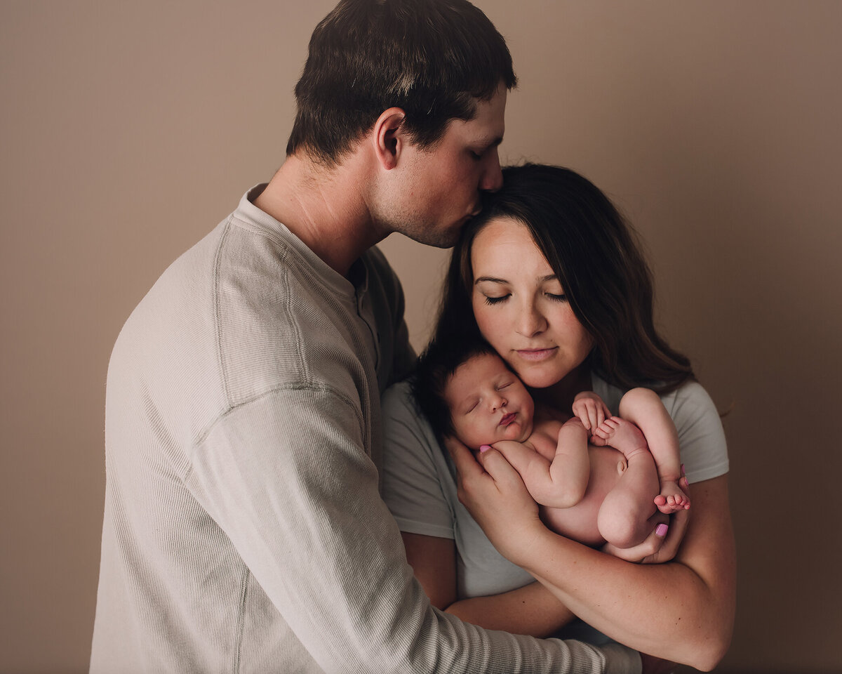 Family and newborn posing Medford Oregon photographer, By Katie Anne