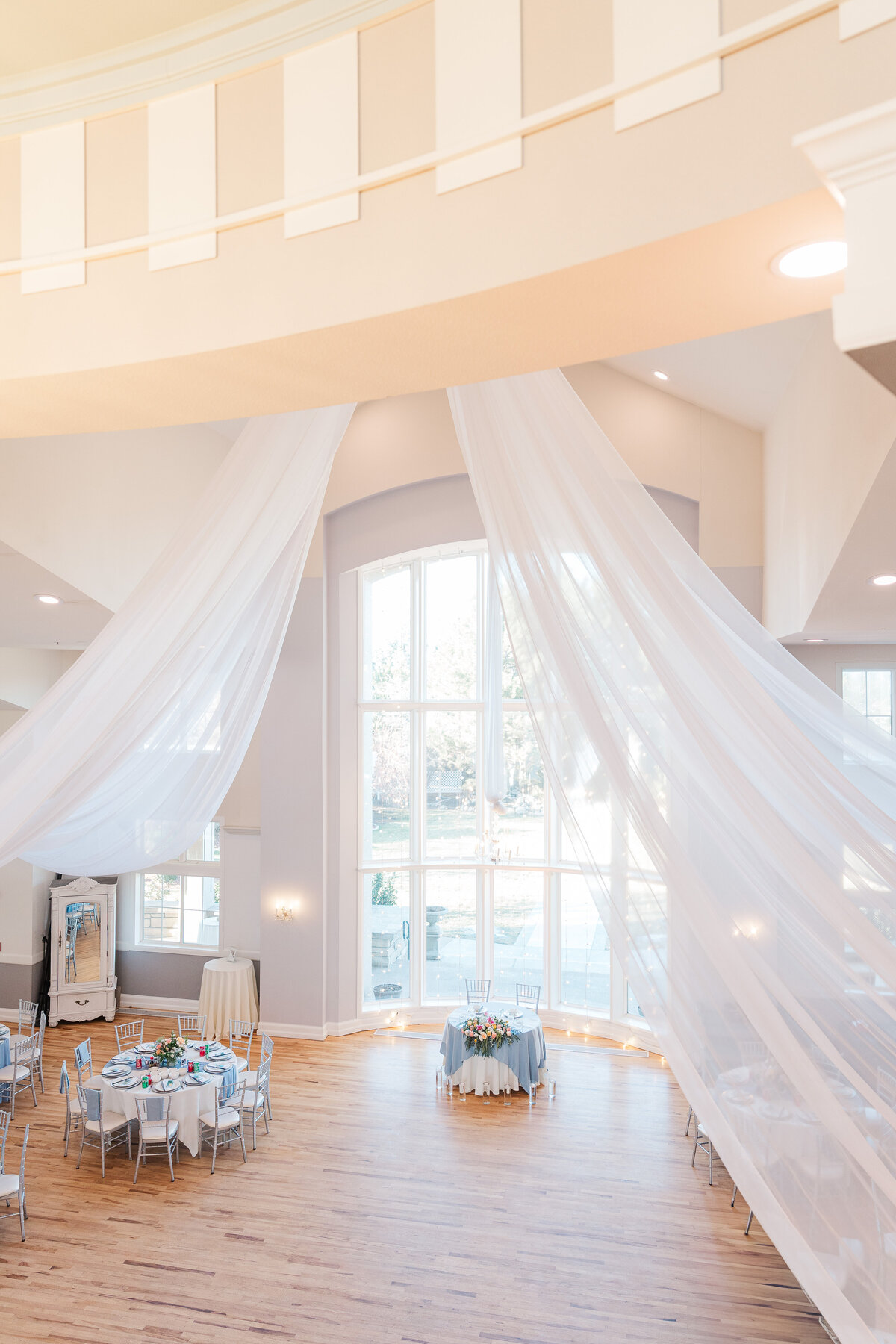 Chateaux at Fox Meadows Colorful Spring Wedding Light and Airy Elena Spraguer Photography  0135