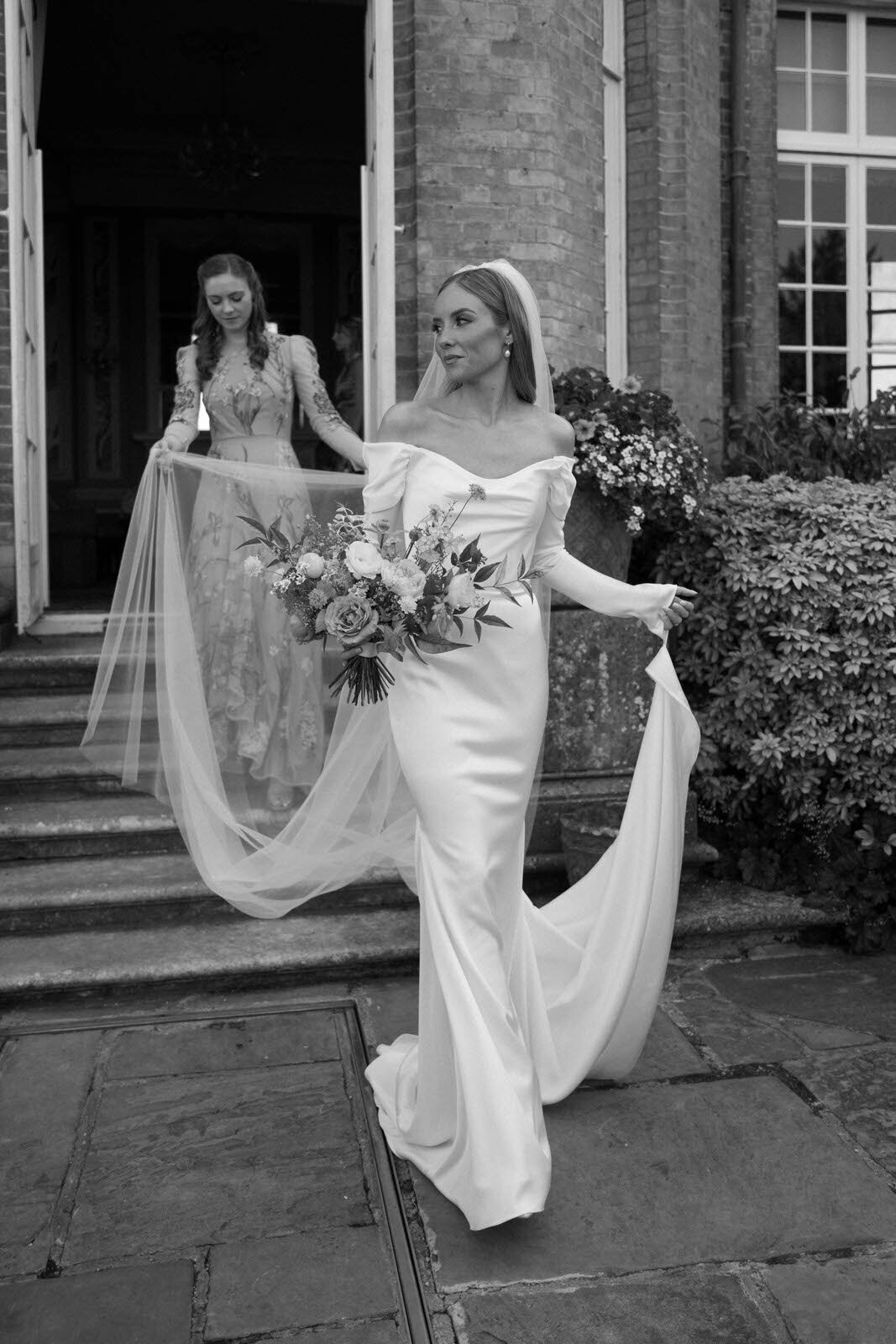 Flora_And_Grace_Analog_35mm_Editorial_Wedding_Photographer (1 von 1)-91