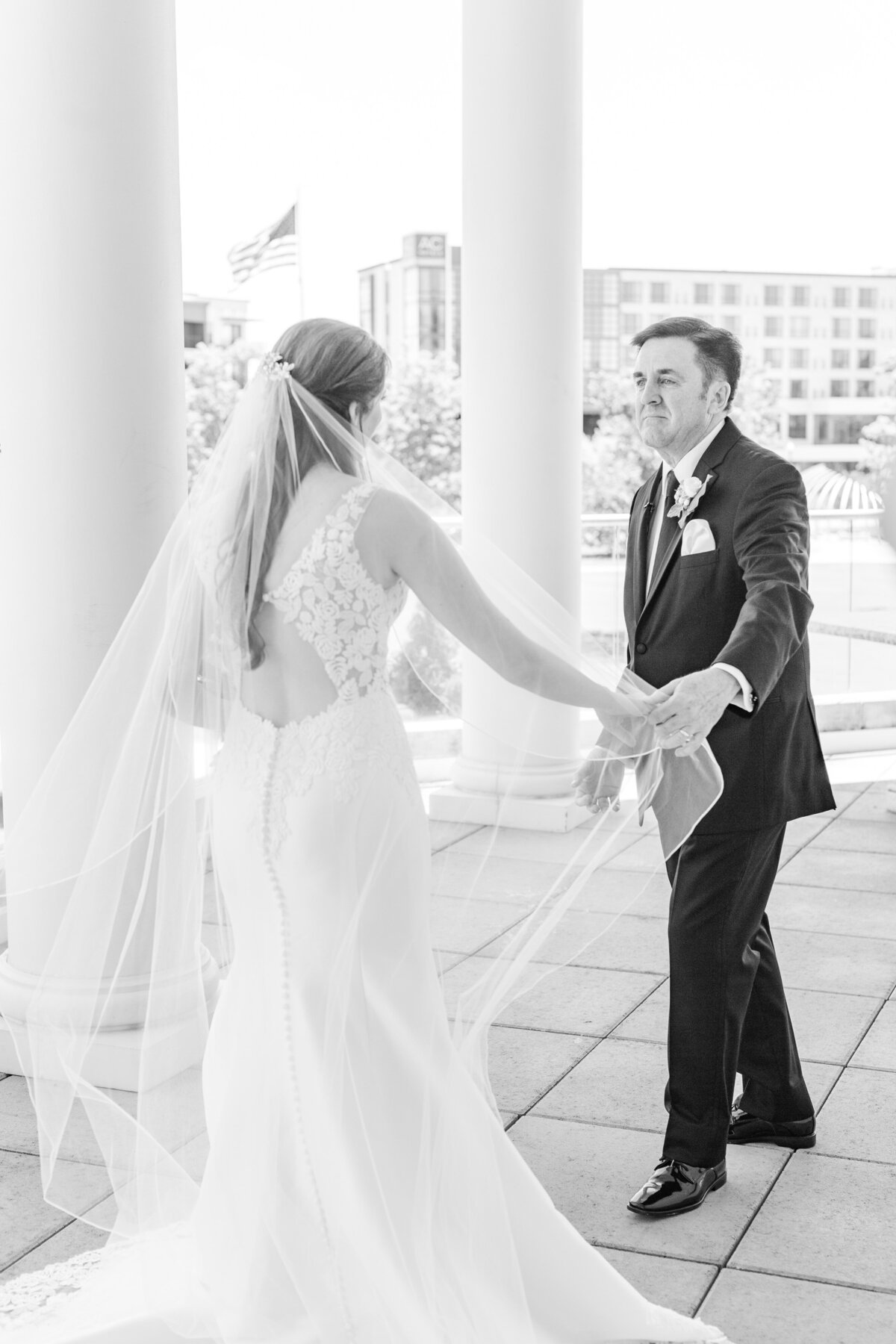 Huntsville Museum of Art Wedding - Lauren Elliott Photography - Janie & Brandon-282