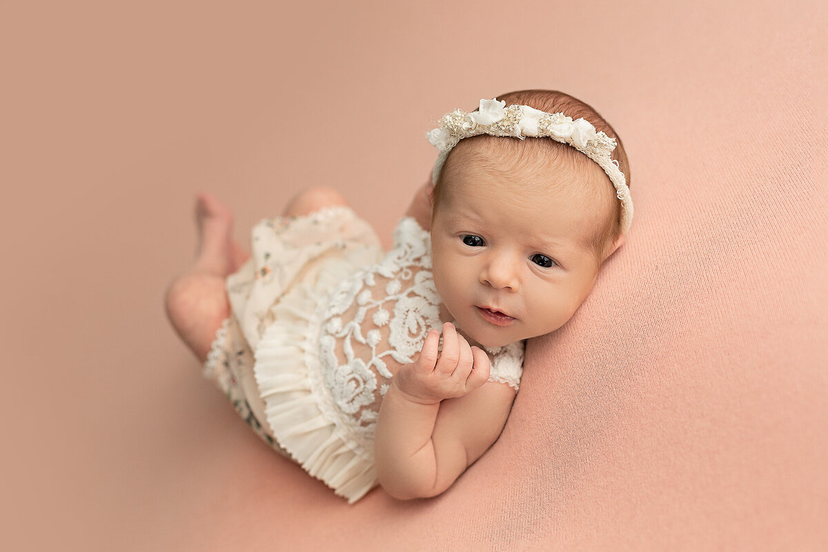 dayton-ohio-newborn-baby-photographer-awake-baby-girl-in-white-lace-romper-on-pink-blanket-amanda-estep-photography