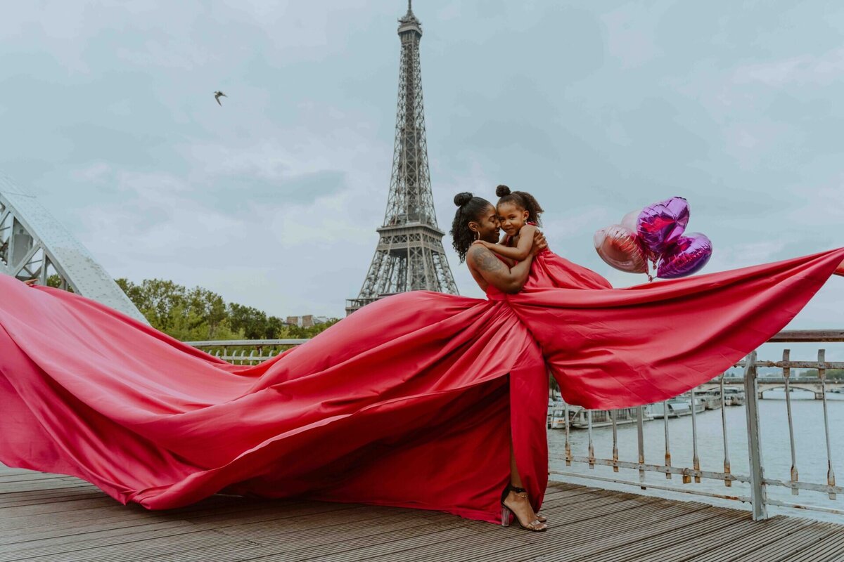 family-photoshoot-in-paris-with-flying-dresses-4