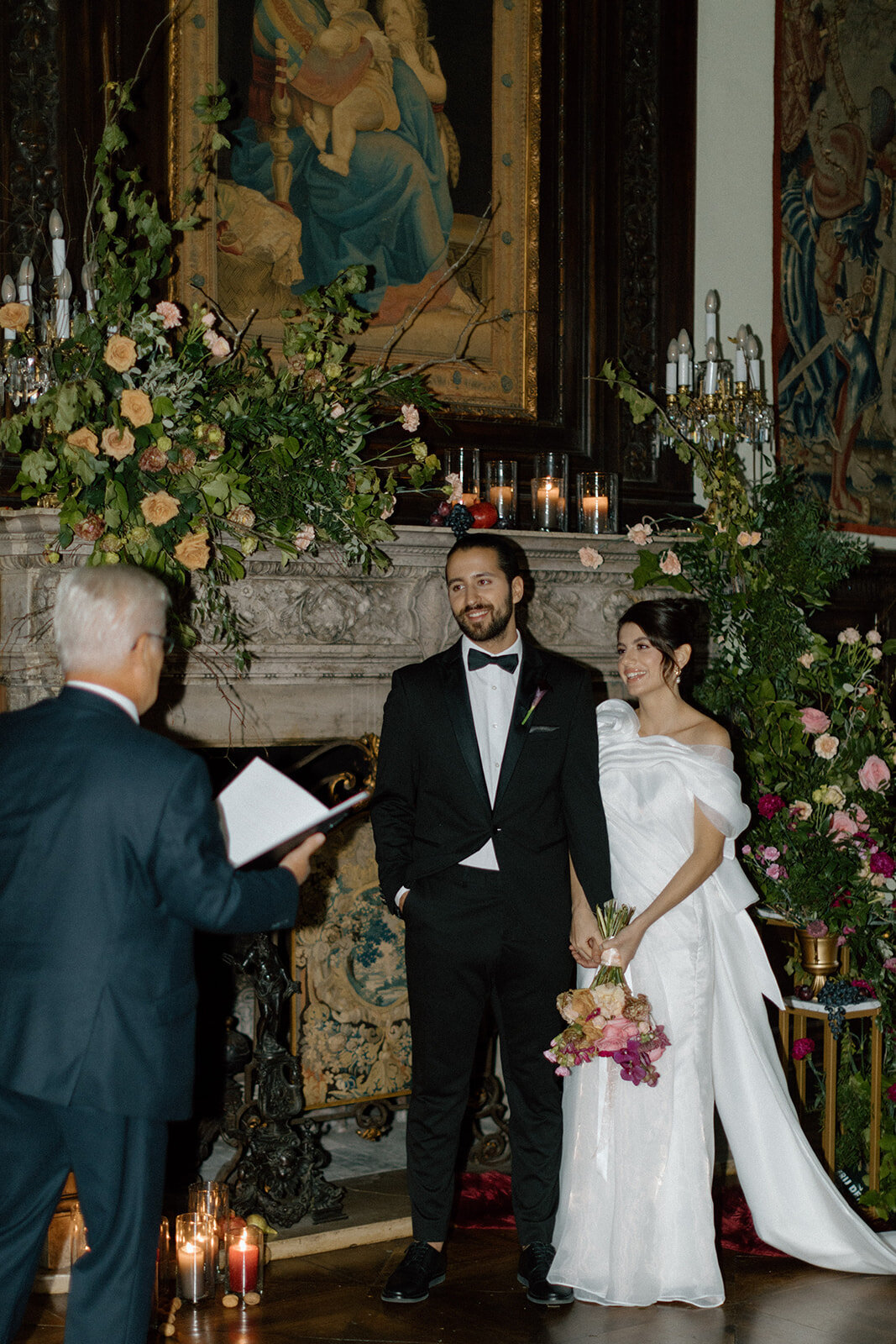 2lisa-lark-authentic-elopement-photographer-st-charles-hall