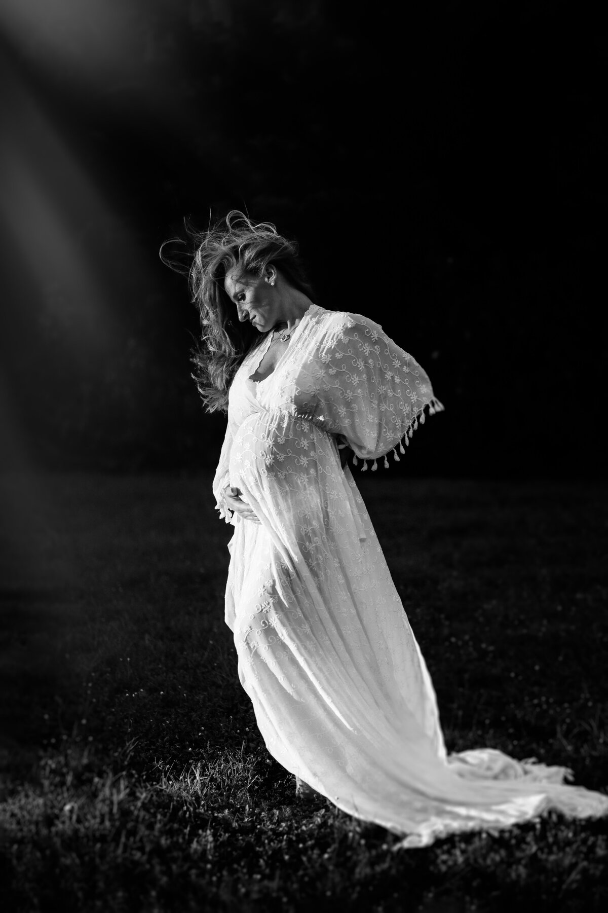 bohemian hippie black and white maternity portraits taken in seminole fl