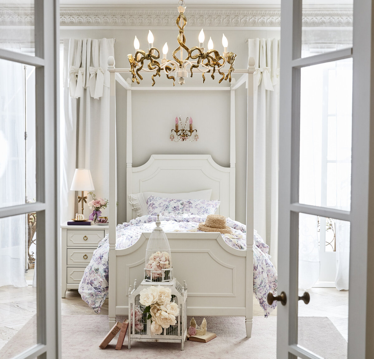 SG23sp35_PK_LSF_AvaTwinCanopyBed_V4_0724X_Mockup copy