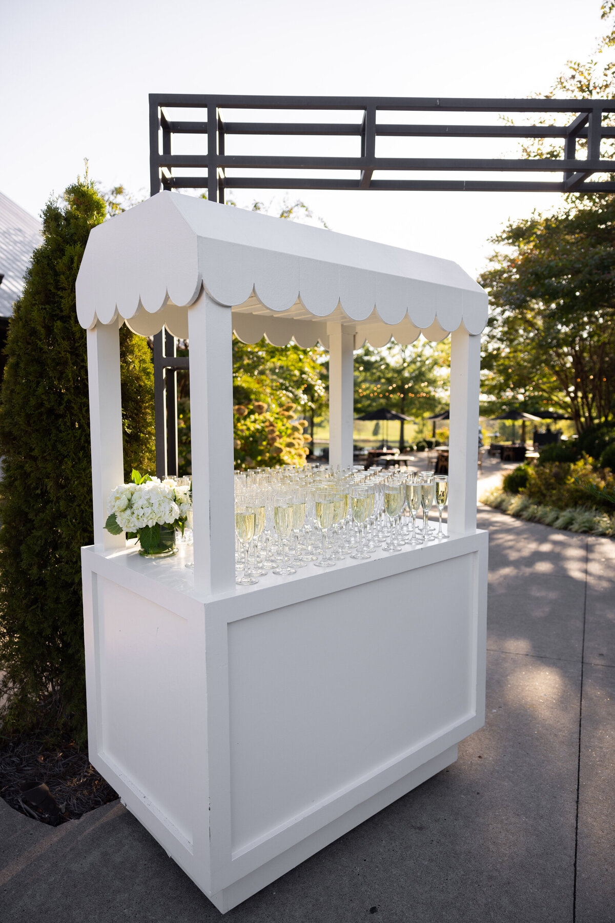 white-wedding-florals-29a