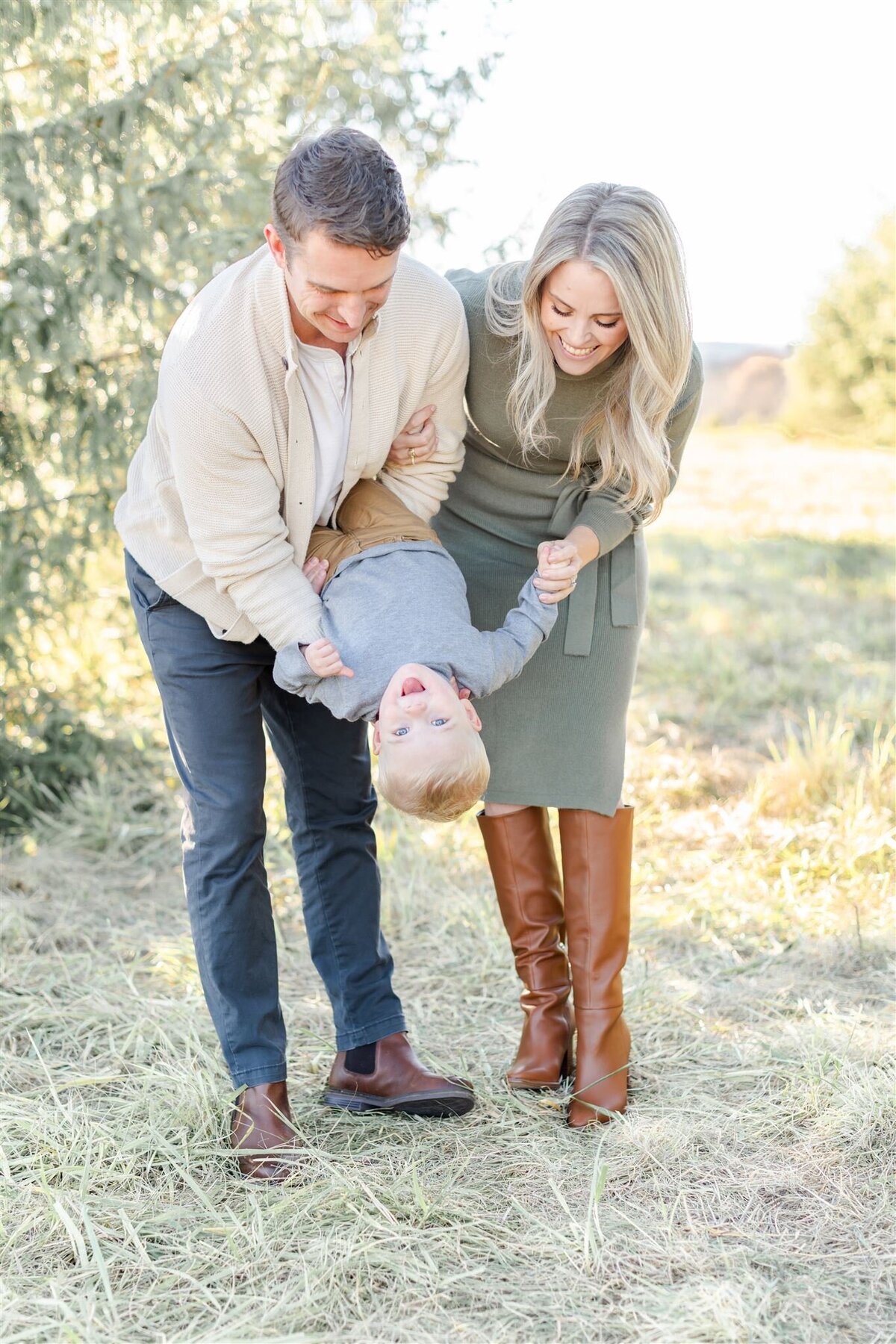 Virginia Christmas Tree Farm Mini Session - Heidi Fam Photography