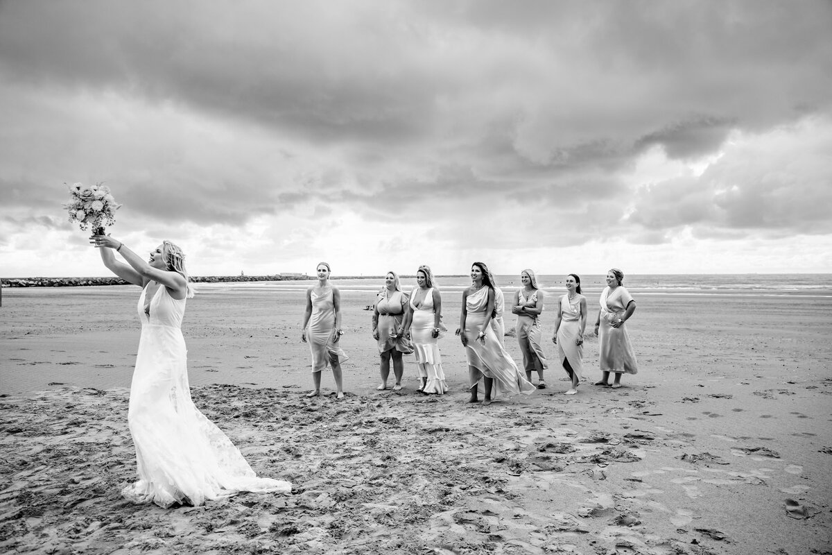 Bruidsfotografie-Aat-en=Sadeě-bij-Aloha-Wijk-aan-Zee-door-fotograaf-Yvonne-Ten-Bruggencate-756