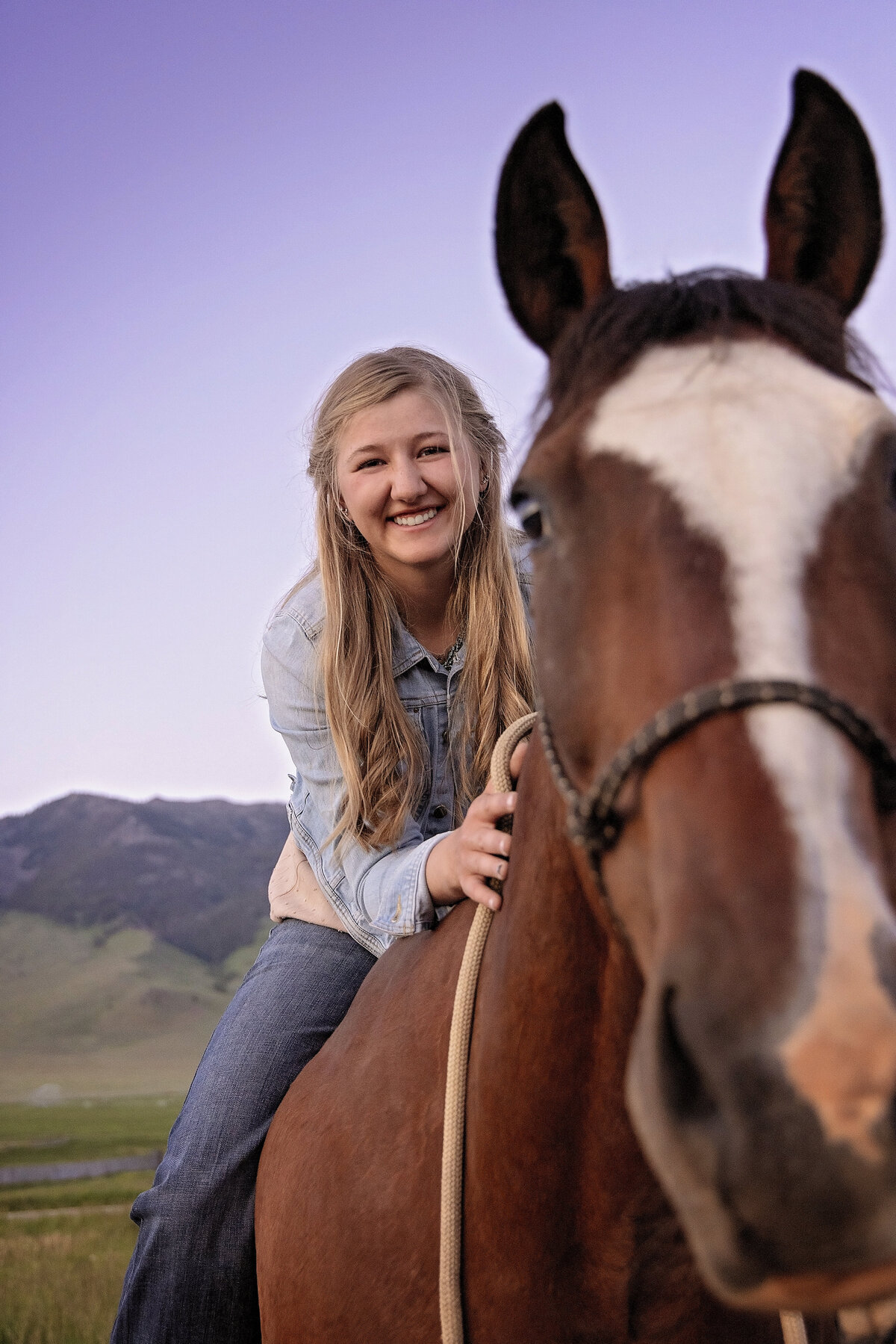 Shanna-Mae-Photography-Montana-Photographer-Highschool-Senior-Western-Horses-Girl-Poses-Ennis-Bozeman-024