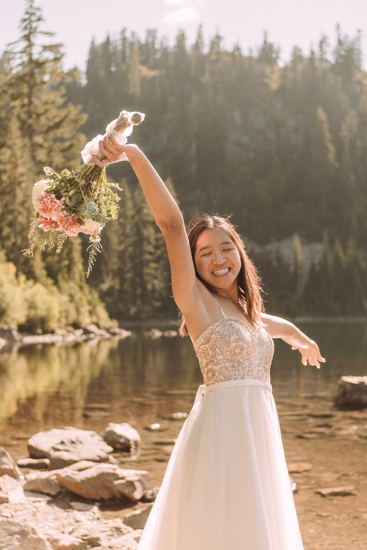 Joyce Li Photography Destination Wedding Elopement Engagement Lifestyle Portrait Photographer West Coast Seattle Washington California snowlakeengagement-24
